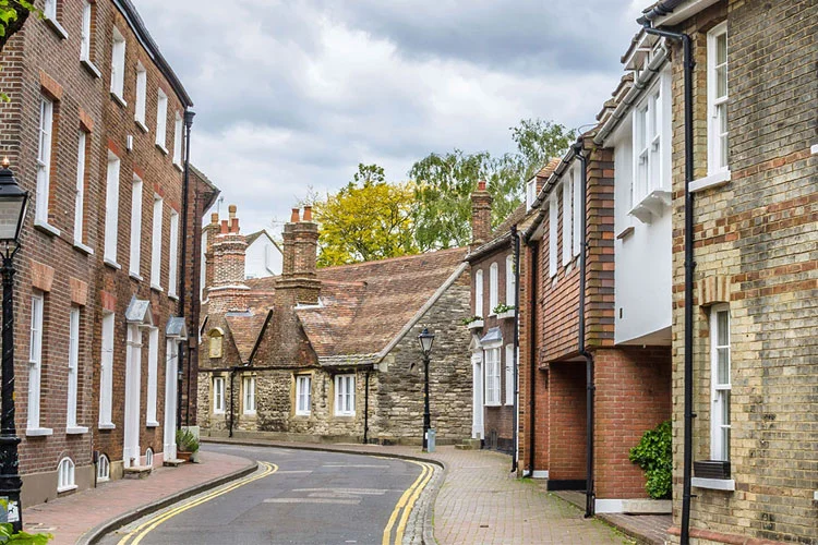 Choosing a qualified Surveyor Manchester with expert tips for property 